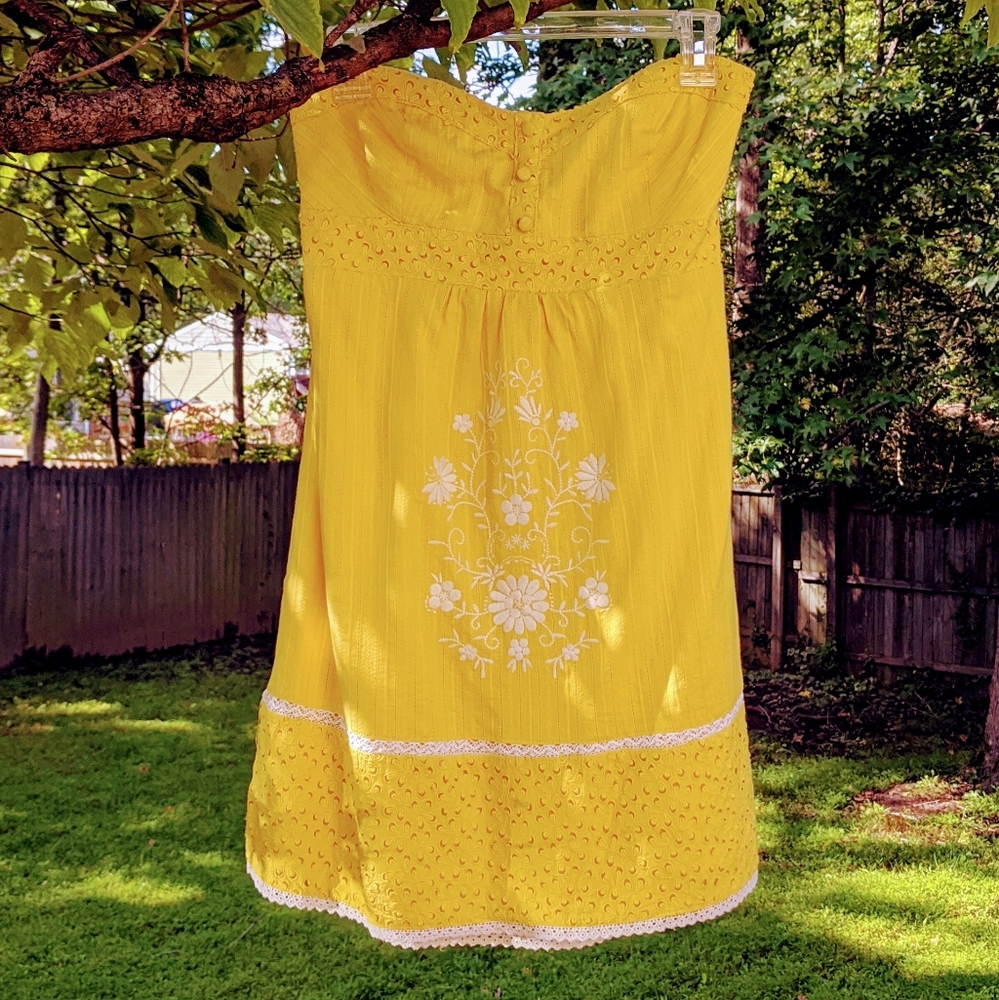 🌼NWO🌼Flying Tomato' Embroidered Strapless Dress